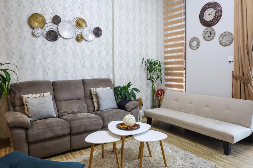 Elite LUX Holiday Homes - Ultra Stylish 2BR Thriving Community in Production City Dubai