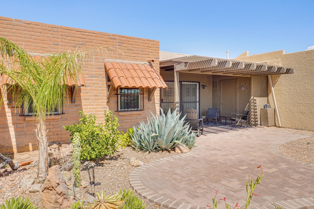 Quiet Townhome w/ Mountain Views in Green Valley