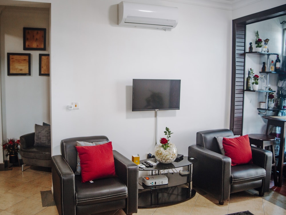 Stunning 2-bed Apartment in Dar es Salaam view 4