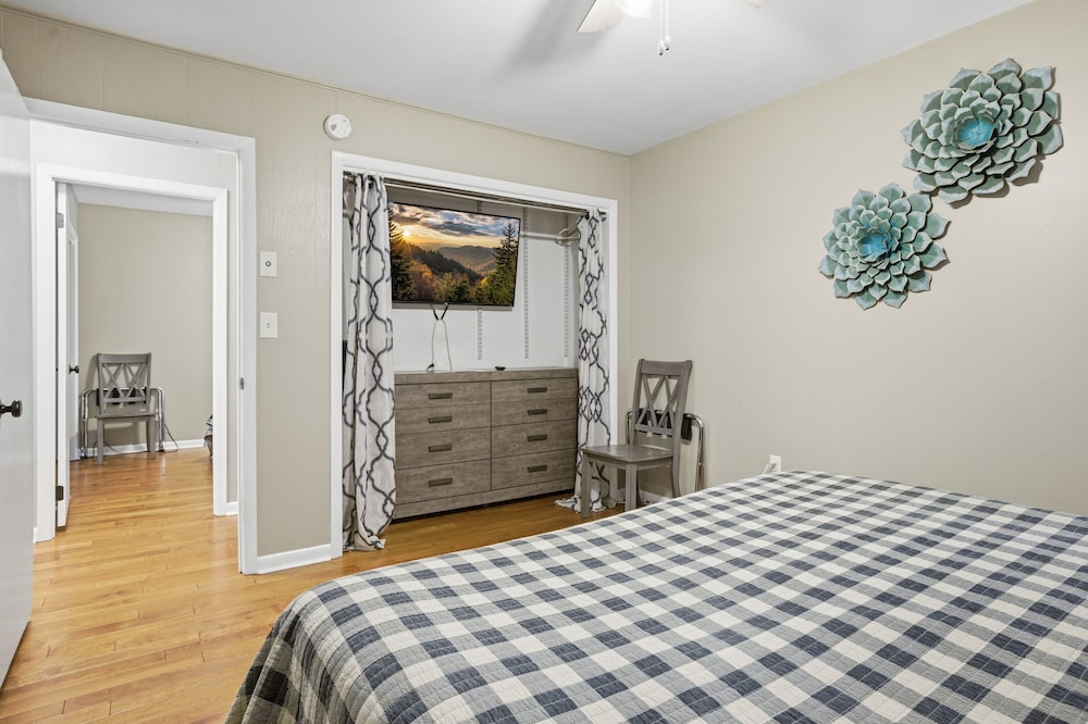 Smokin' Blue Villa 3 Bedroom Home
