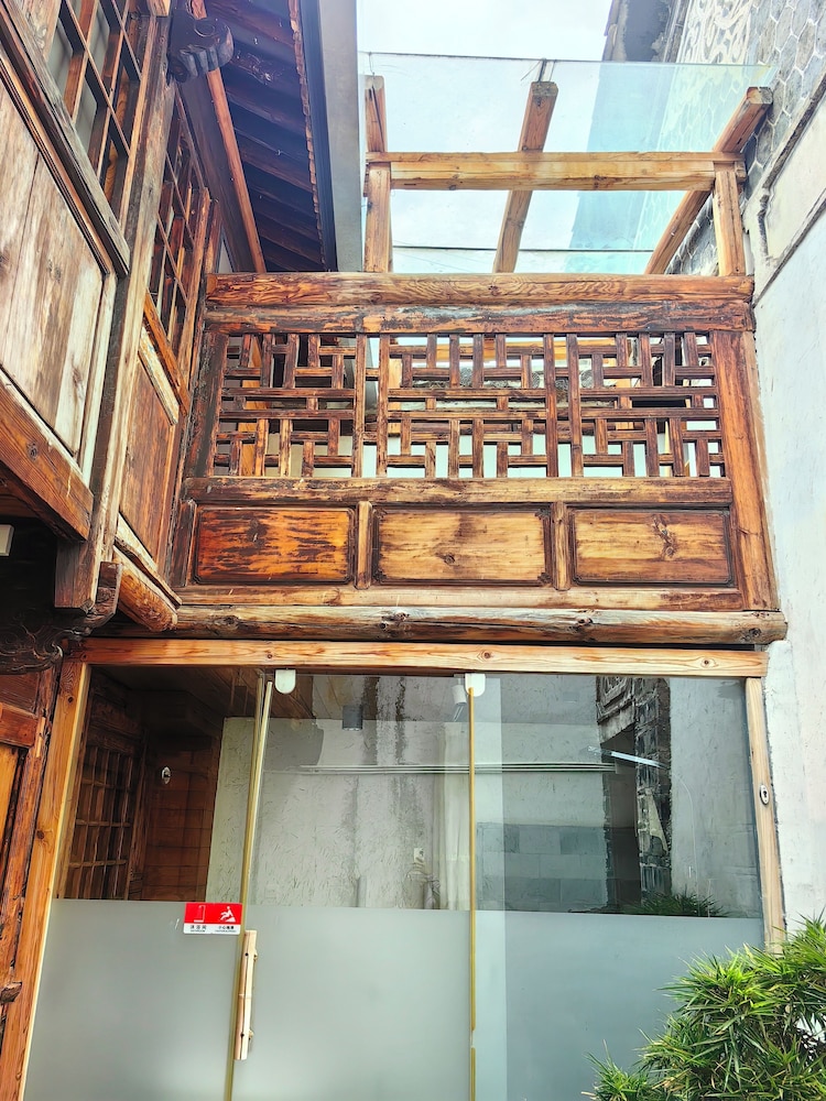 Jia Kedi Ancient House Cultural Homestay