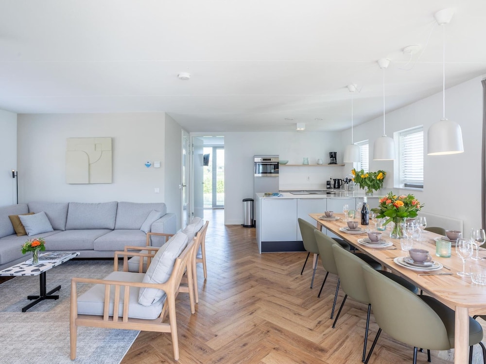 Spacious Villa on the North Sea