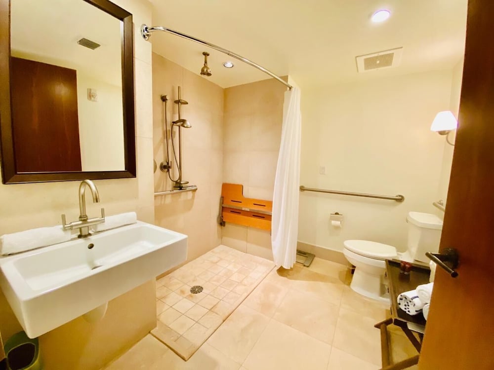 Carillon Miami Beach Private Suites