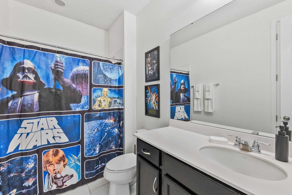 Minutes to Disney Parks + Universal Sleeps 21 w/ Pool, Hot Tub, Game Room