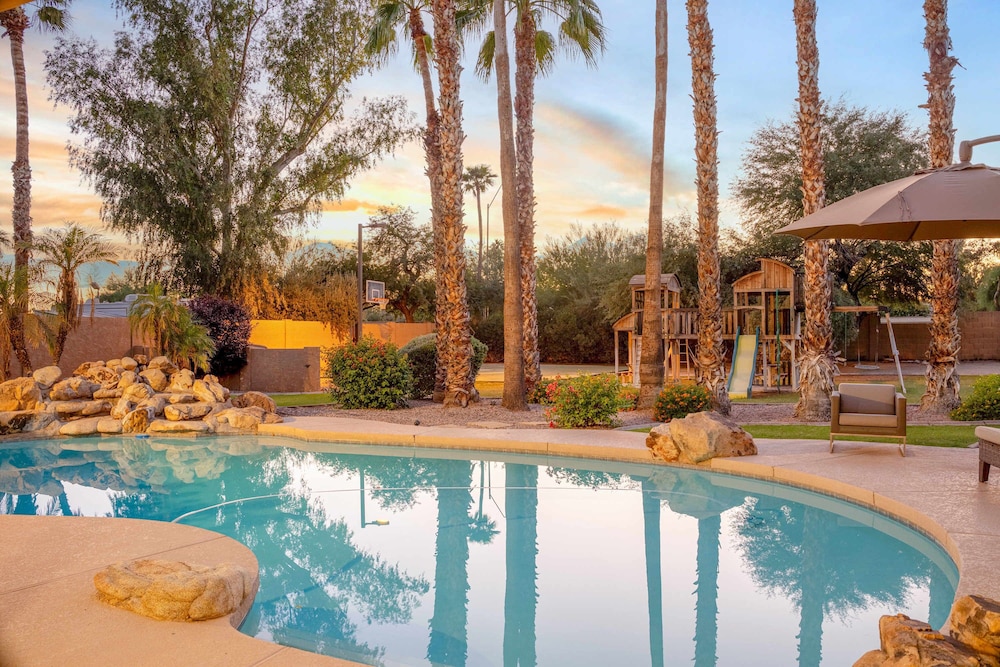 Scottsdale Clubhouse With Pool and Basketball
