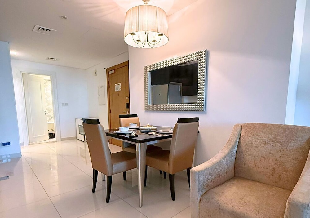 Capital Bay Comfort Studio city view