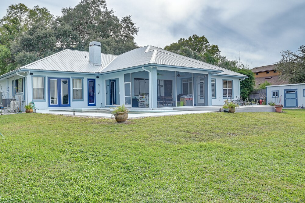 Odessa Lake House w/ Private Pool & Screened Lanai