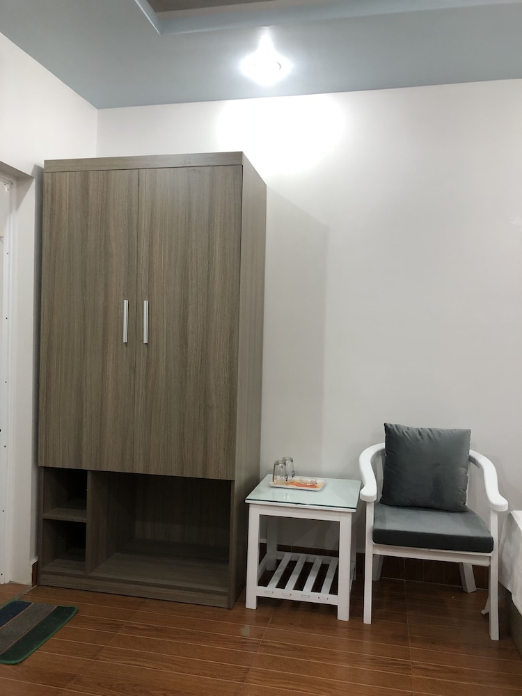 Cat Ba Central Hotel II - Hostel