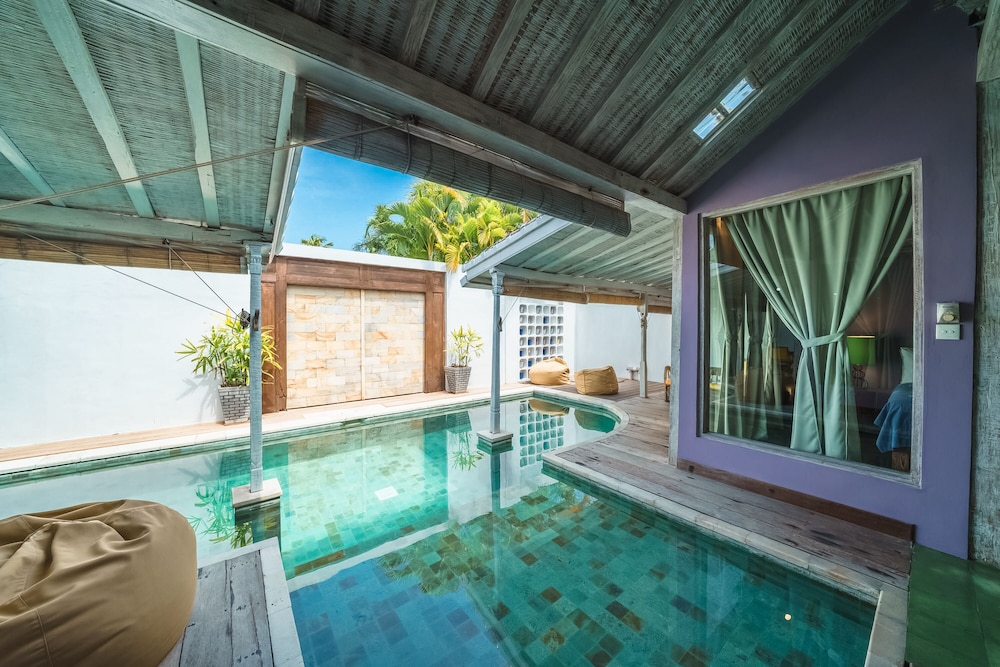 Villa West