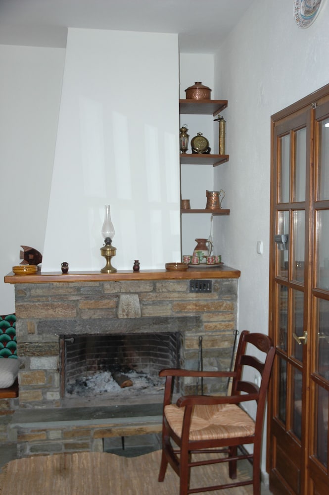 Split-level house in East Pelion