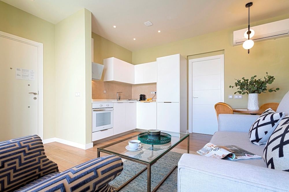 Marvelous Penthouse With 3 Terraces in Triana. Castilla III