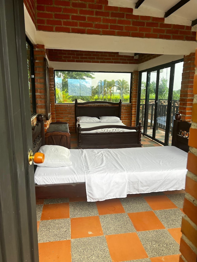 Inviting 14-bed Villa in Toro Valle del Cauca view 2