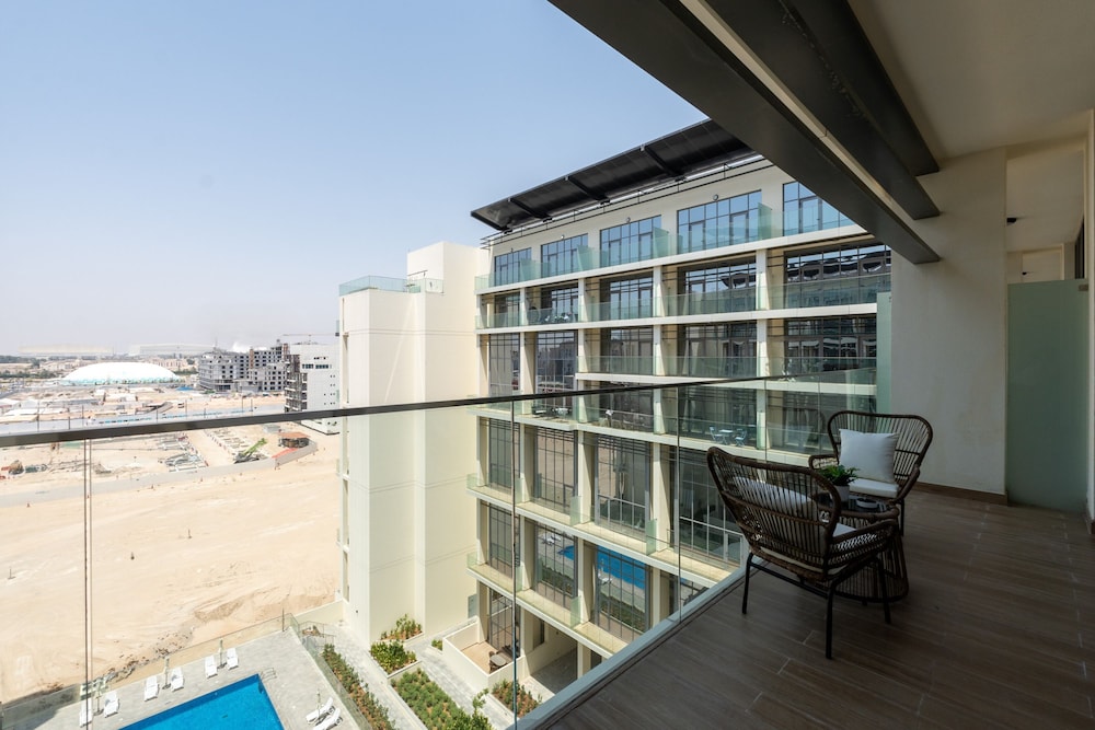 Urban 1BR in Masdar City w Pool View Balcony