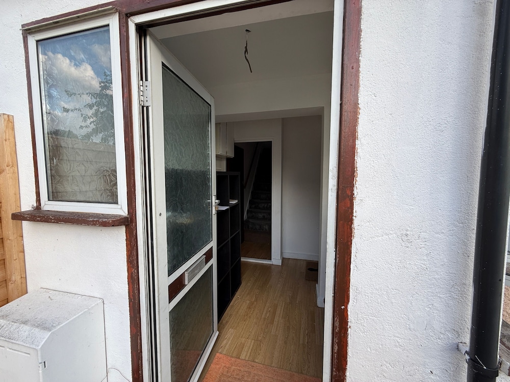Duplex Sleeps 4 With Pets Allowed