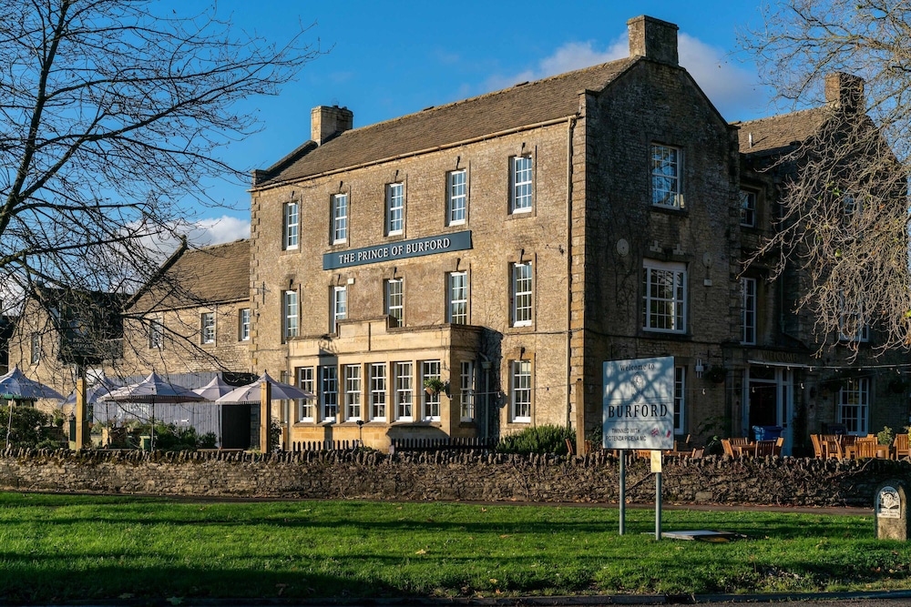 Hotel Prince of Burford - Image 1