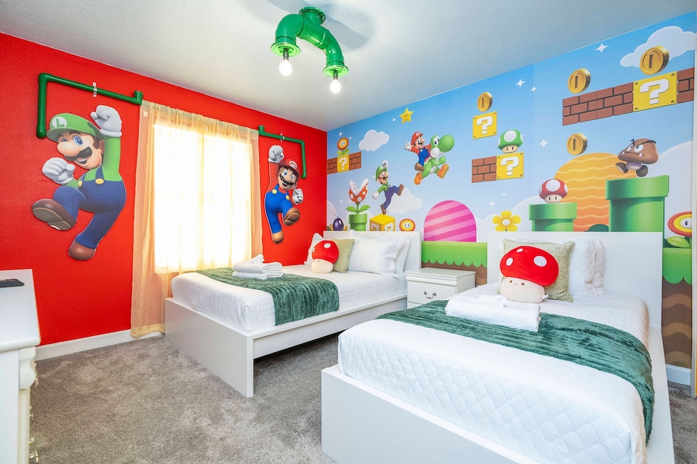 Beautiful 4 BR Close to Disney
