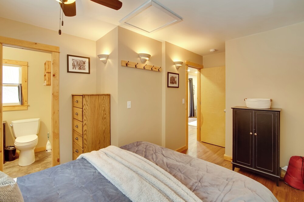 Deck & Fire Pit: Yakima River Retreat in Cle Elum