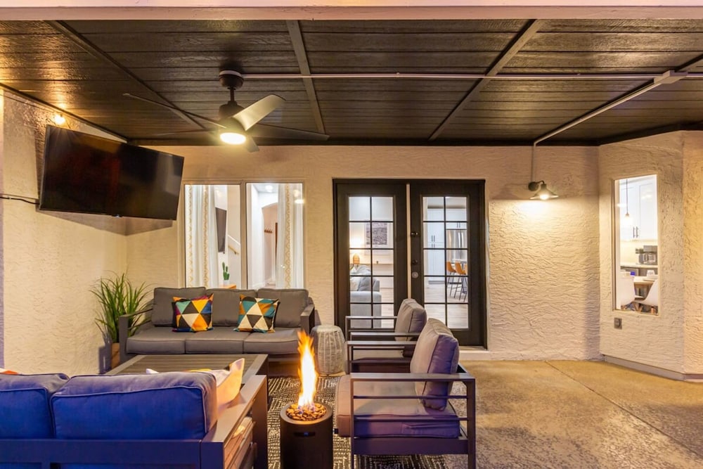 Modern Mesa Oasis Free Heated Pool Al-fresco Living