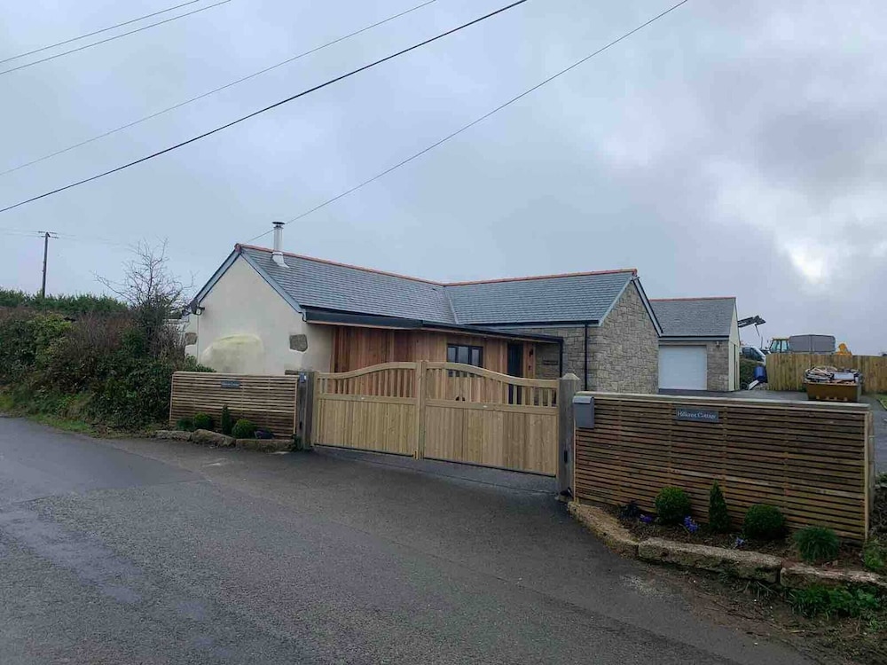 Cottage 4 Miles to Hayle Beach With EV Charger