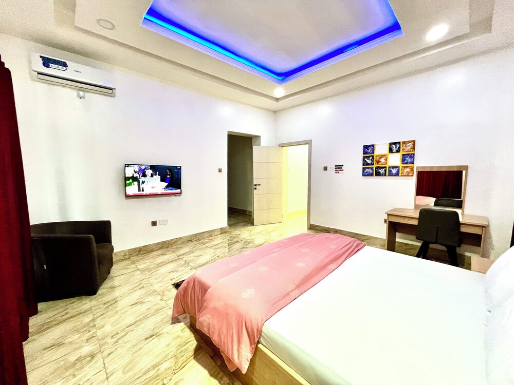 FURNISHED APARTMENTS