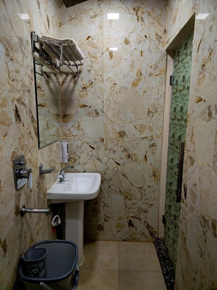 Hotel Shiv Grand SV