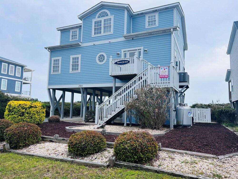 Sunny Times 4 Bedroom Home by RedAwning