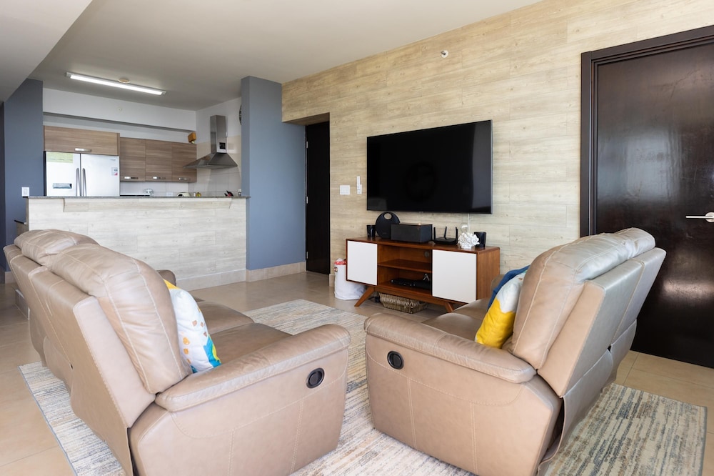 The Big Family Condo by Acomodo