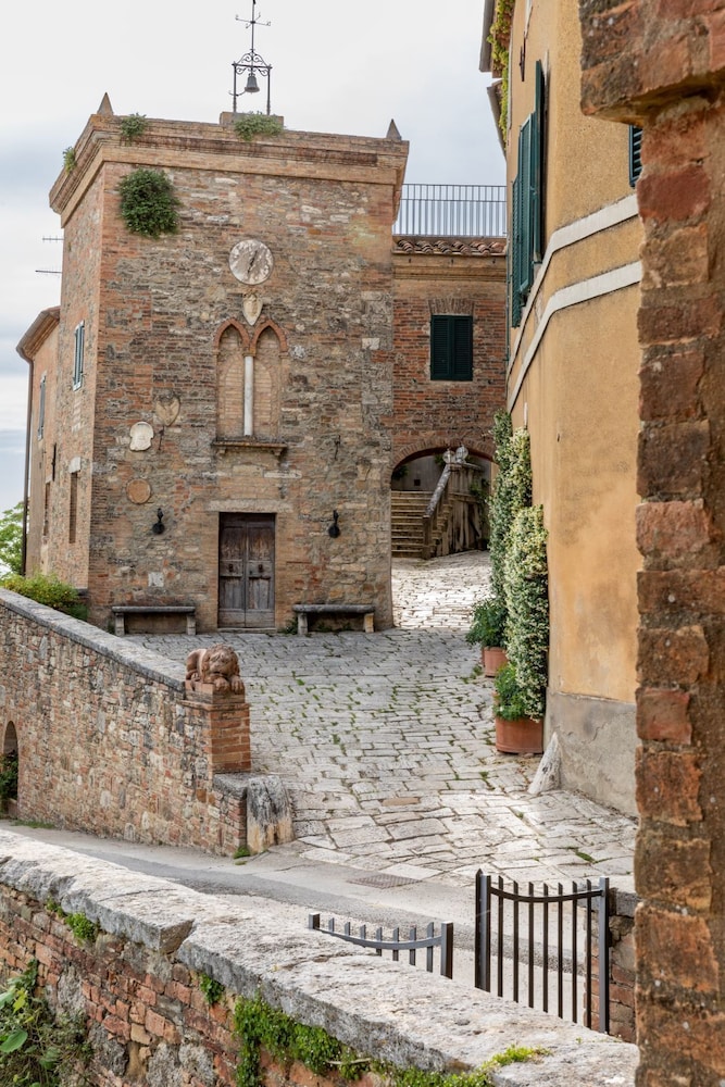 Borgo D'Asso view 4