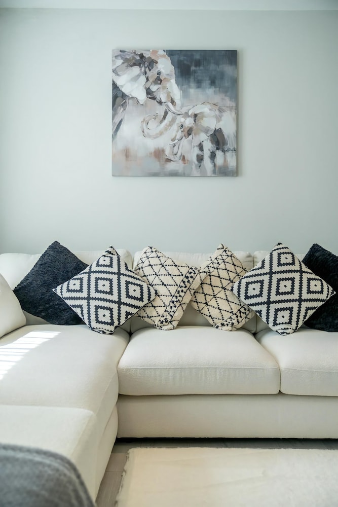 Modern South Wimbledon Stay