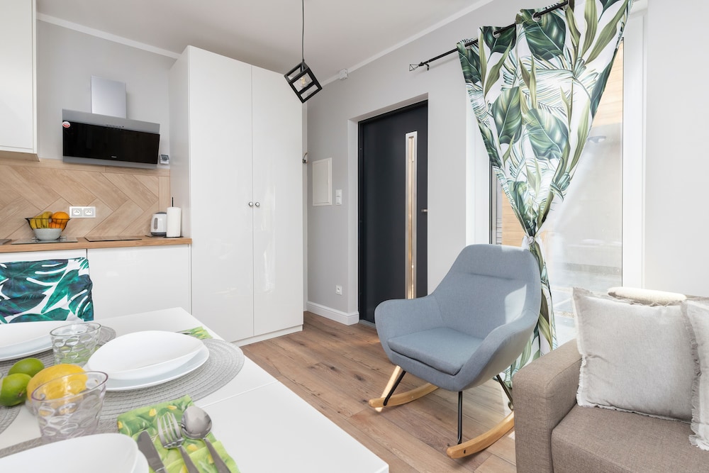 Coast Apartment With Terrace by Renters