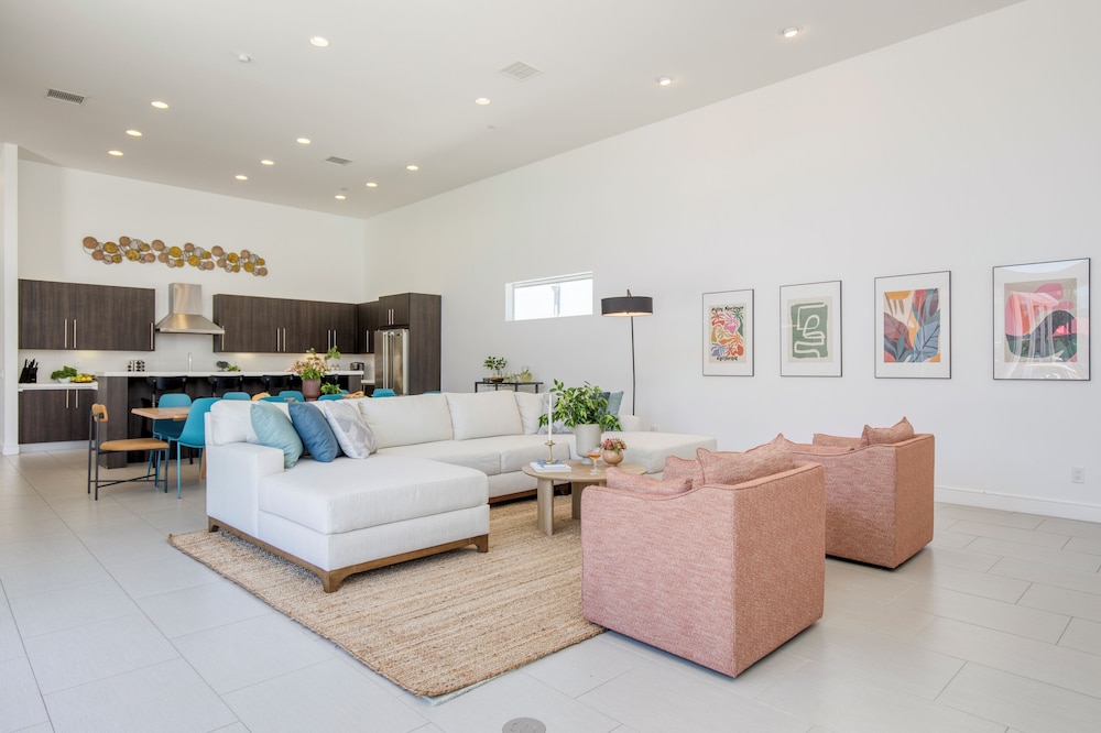 The Polo Villas by AvantStay – Modern Oasis Near Empire Polo Club