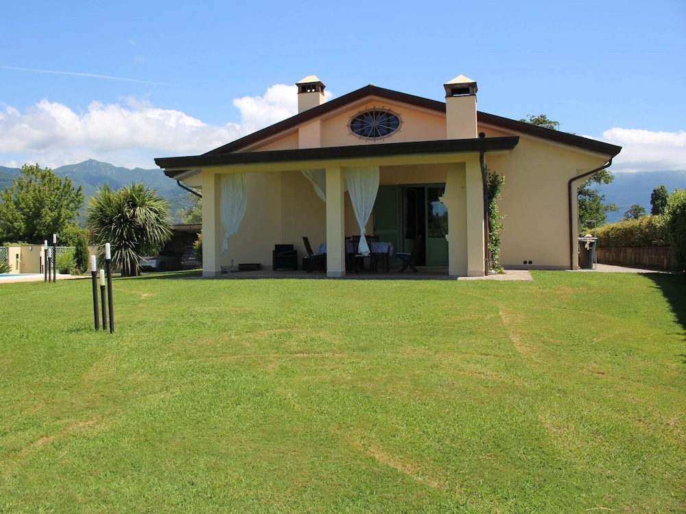 Holiday House in Versilia With Pool & Beaches view 4