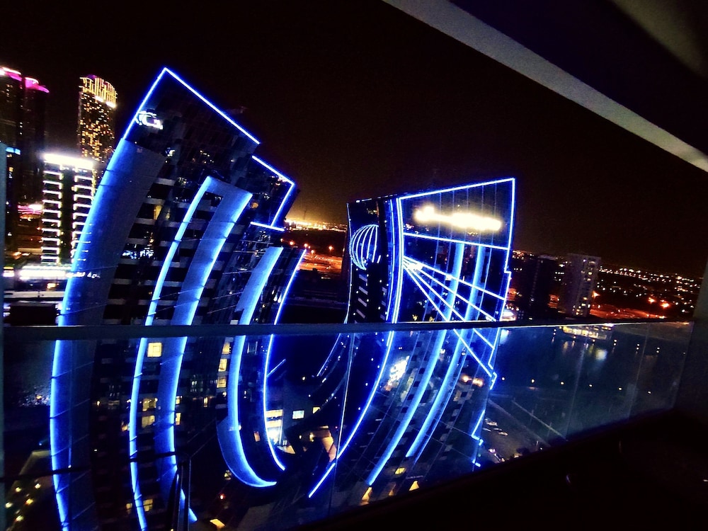 LuxBnB Vera Residences I Skyline Views