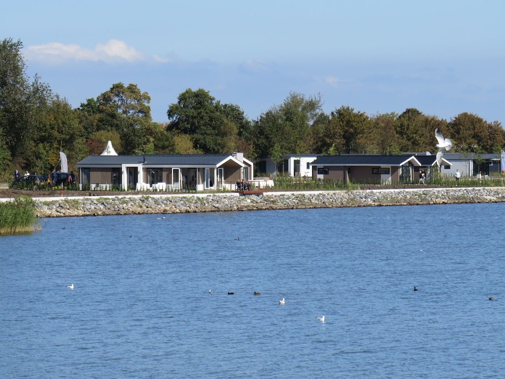 Modern Chalet With Dishwasher on the Markermeer