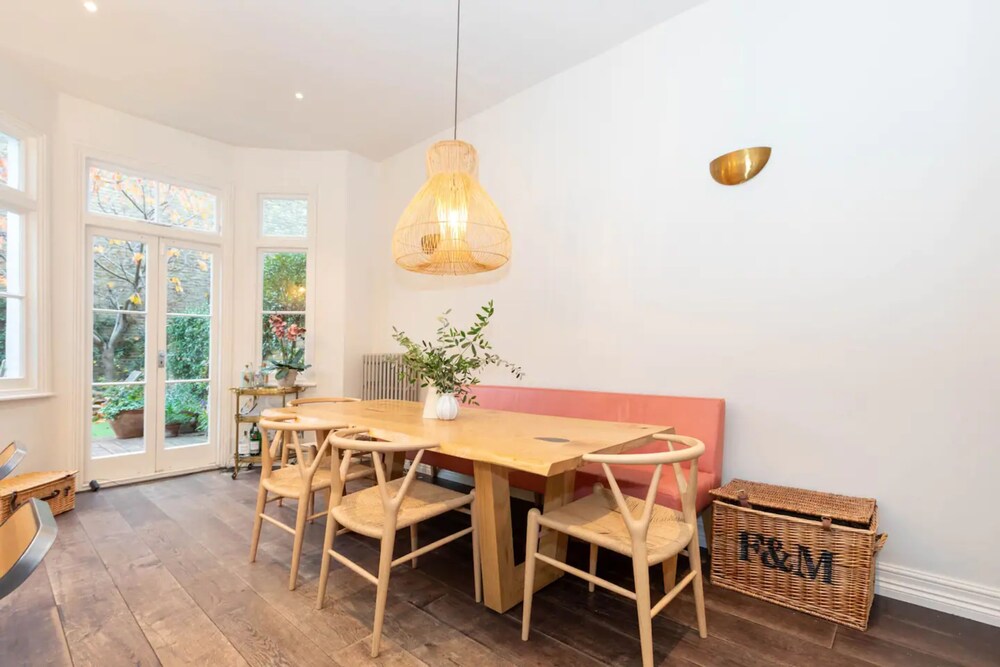 Gorgeous 4 Bedroom Family Home Next to Clapham Common