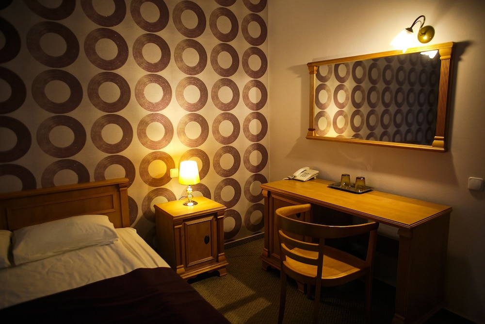 Hotel Shale