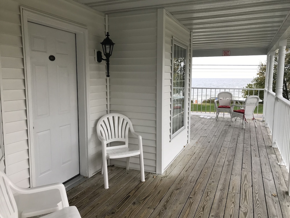 Bay Breeze Resort