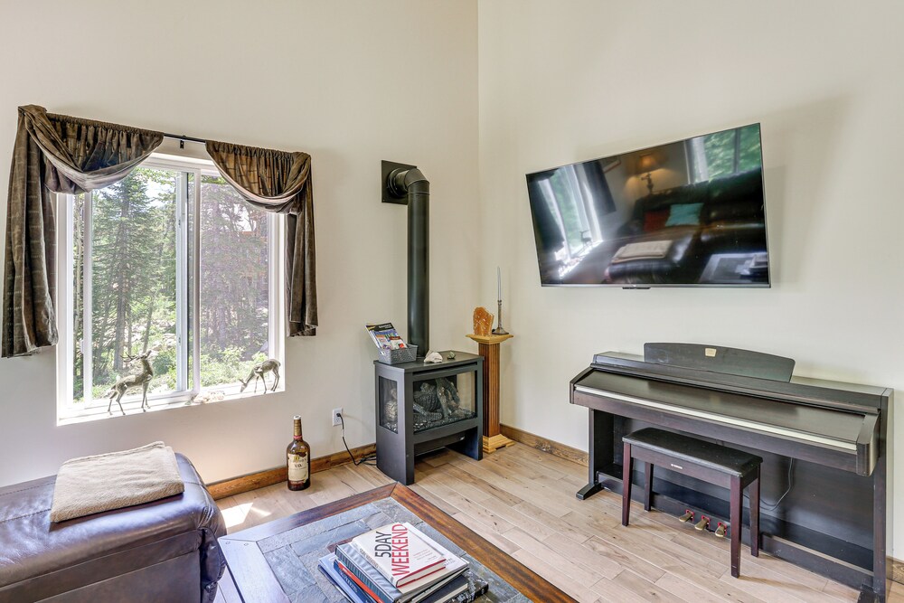 Private Hot Tub & Mountain Views: Duplex in Salida