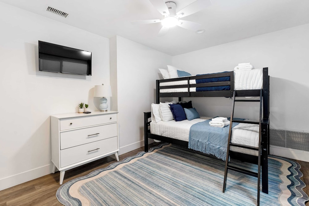 Coastal-chic Newport Stay Steps to the Beach, Dining & Boardwalk Optional Add-on Unit