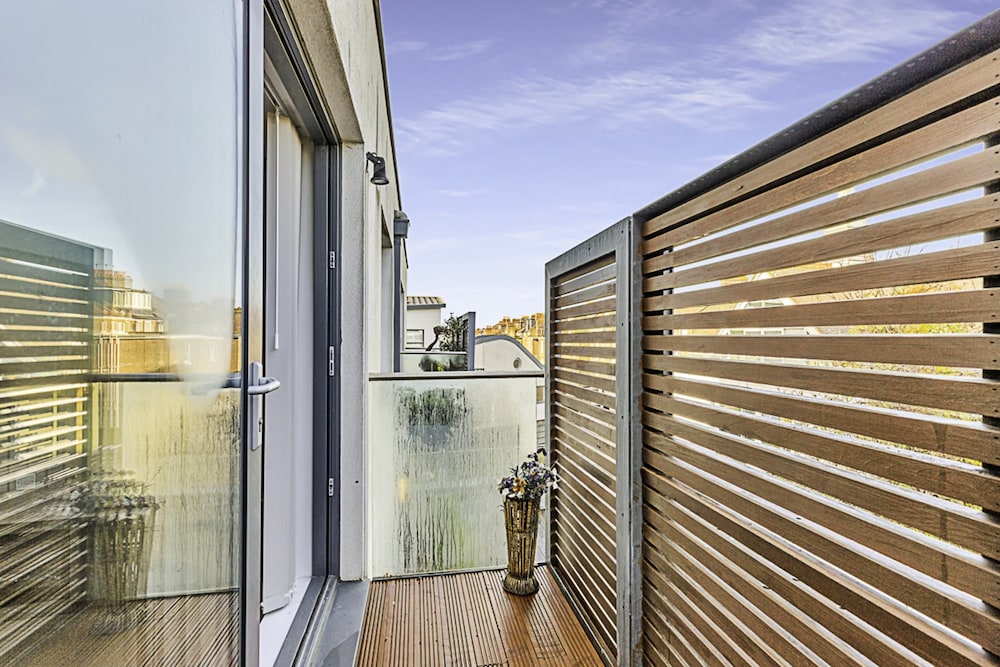 balcony