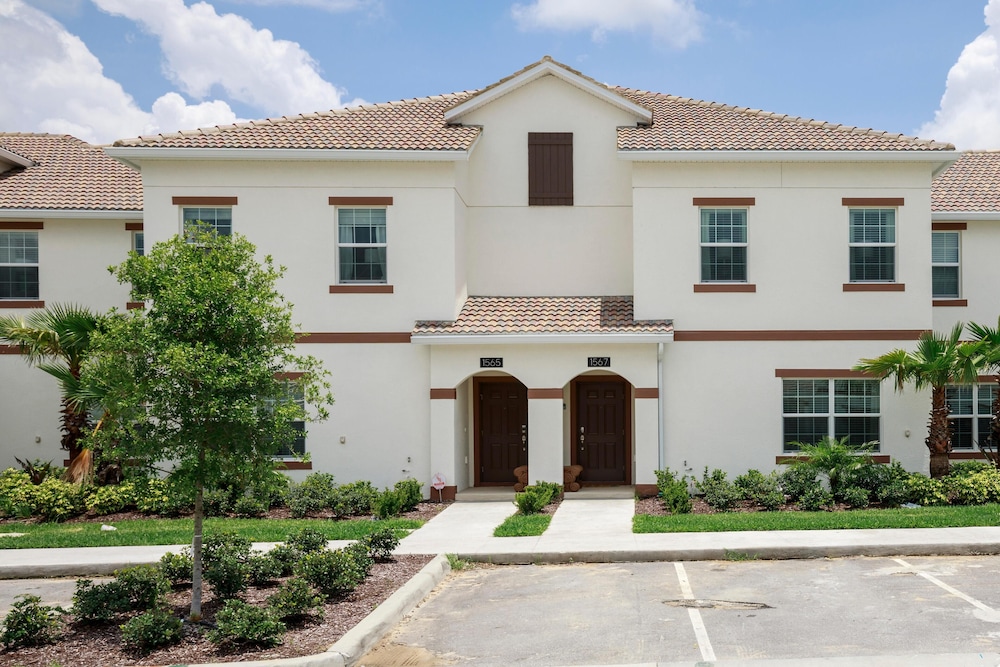1567pd-the Retreat at Championsgate view 5