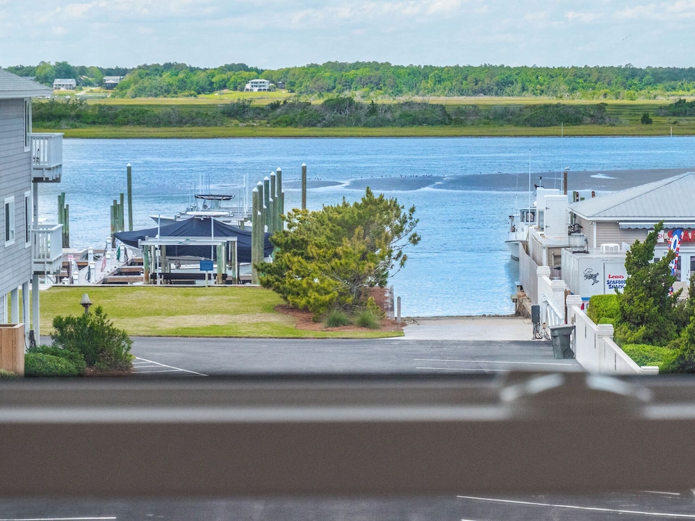 Happy Days by Topsail Realty