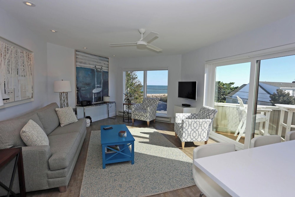 Mariners Court 224