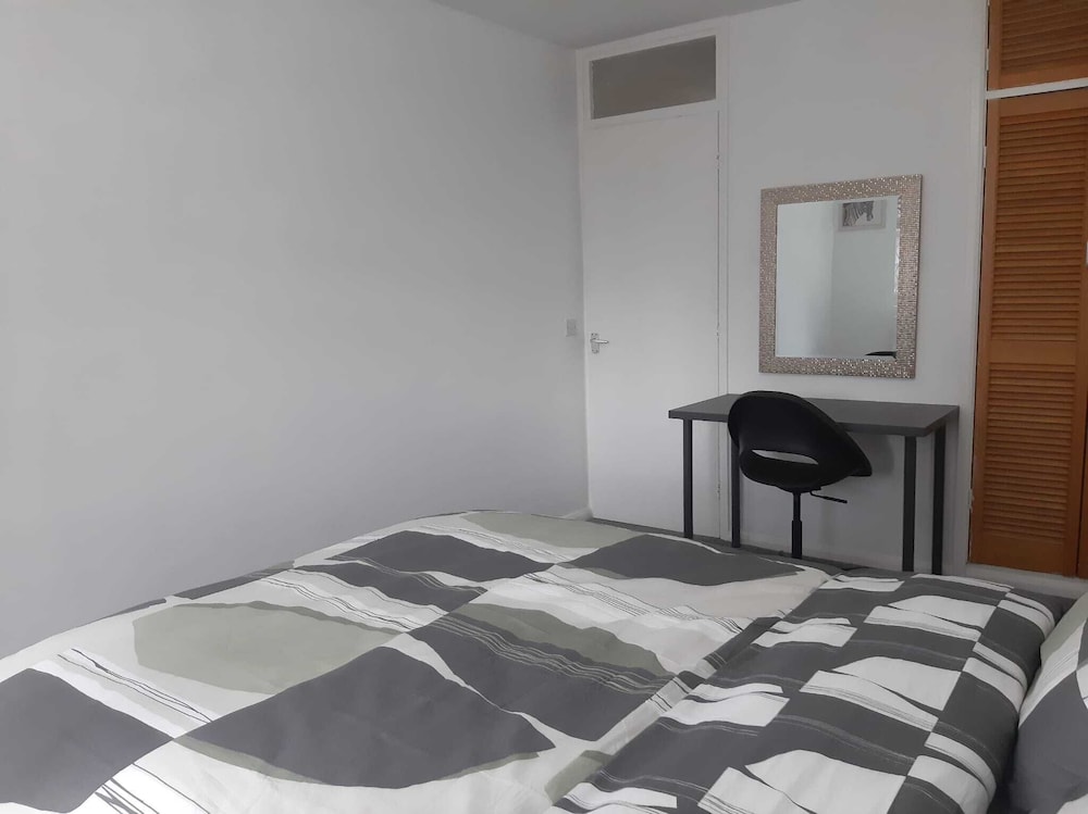 Beautiful 1-bed House by Manchester City Stadium view 2