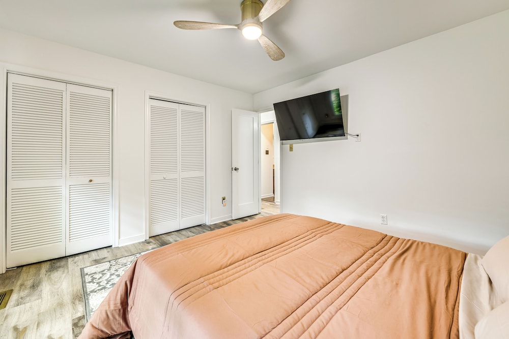 Game Room + Yard: Updated House in Chester!