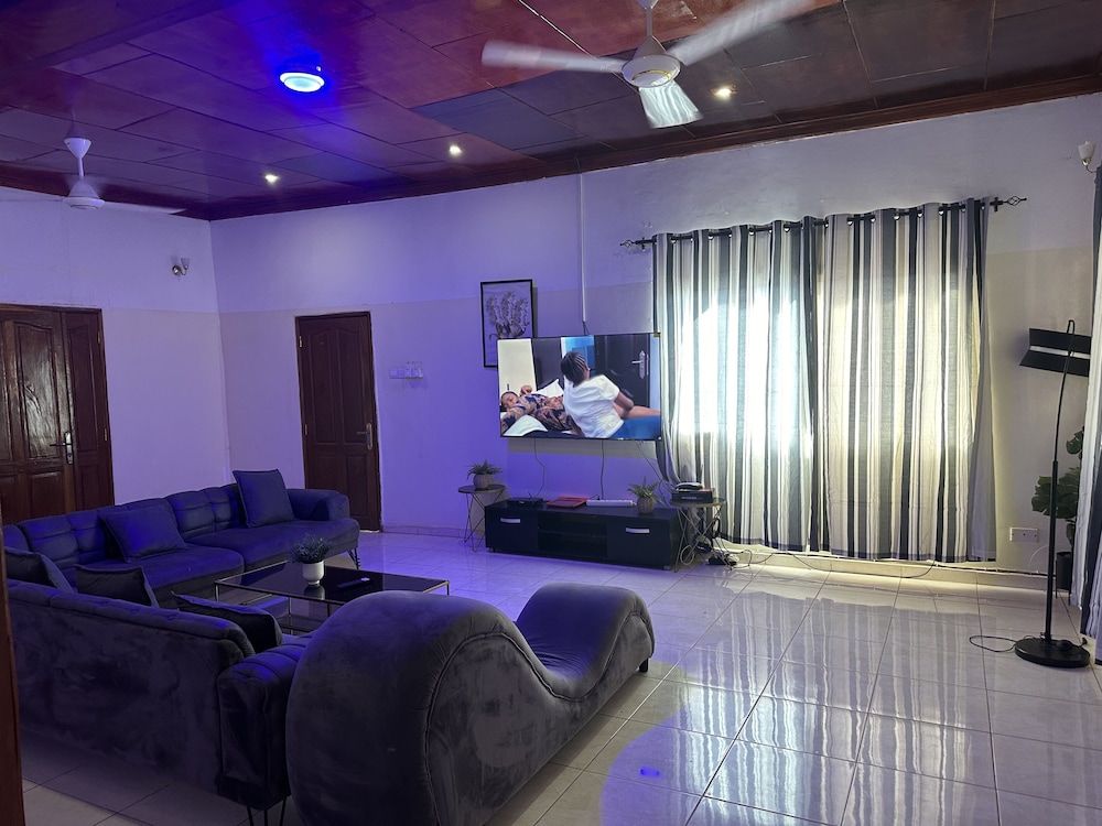 The Retreat Emerald Apartments Close to the Beach view 5
