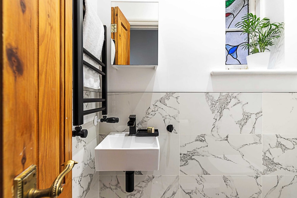 Stylish Hideaway Flat at Milton Park Highgate