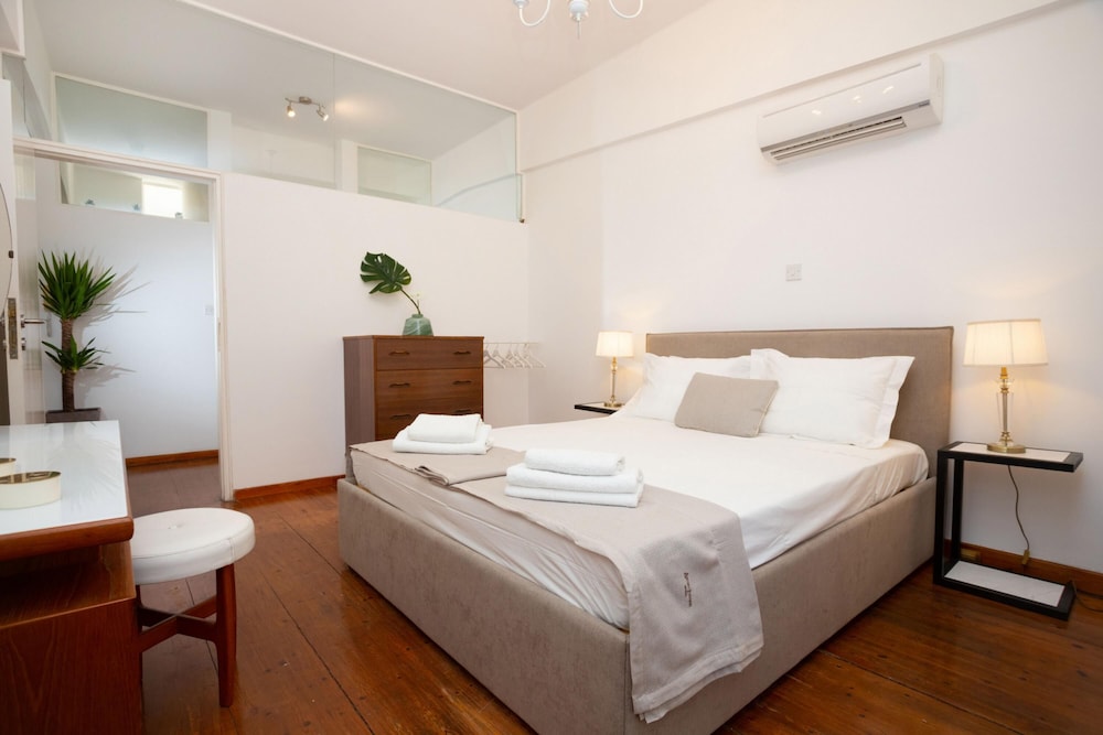 1-80 Collection Apt 301