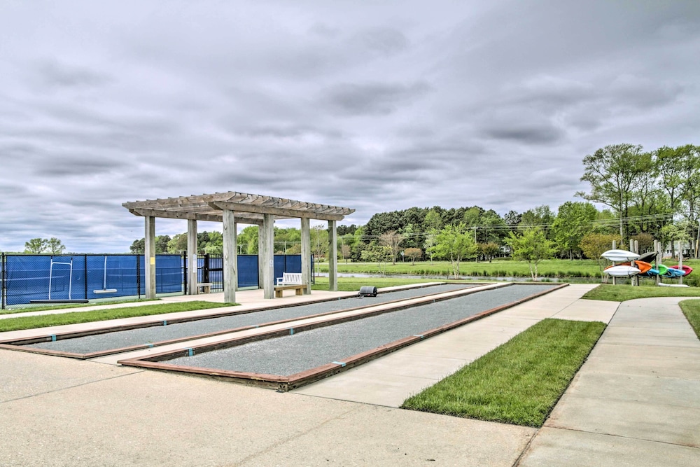 5 Mi to Bethany Beach: Townhome w/ Pool!