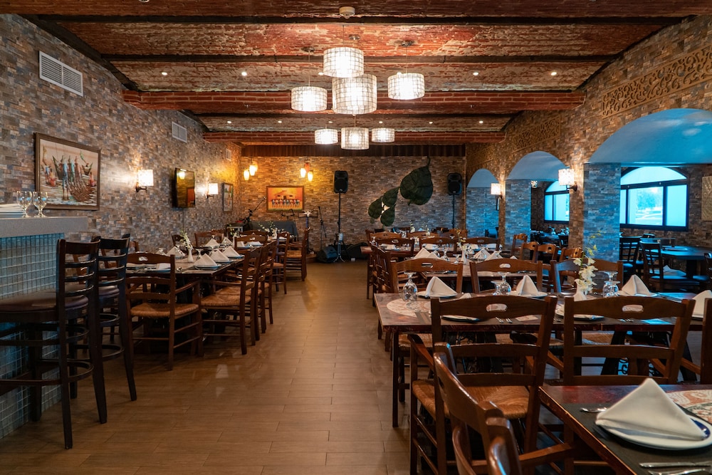 Abu Dhabi Vacations - Al Ain Palace Hotel - Property Image 45